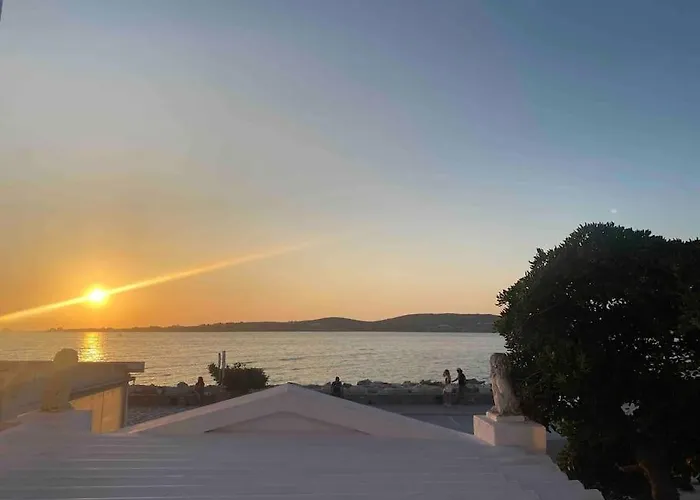 31 Seafront Apartment