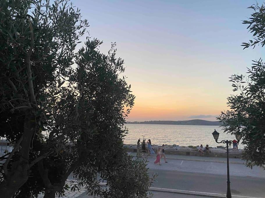 31 Seafront * Parikia (Paros)